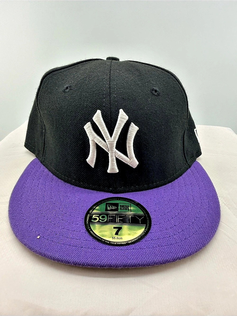 New Era New York Yankees 59FIFTY Fitted Hat Black Purple Brim Size 7 MLB